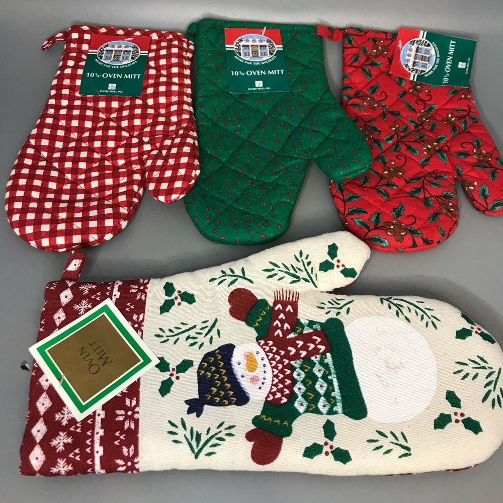 Vintage NOS 4 pc Christmas kitchen bake oven mitten gloves bundle